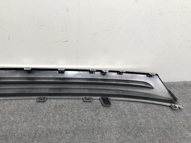 新車取り外し!ヴェゼル/VEZEL/e:HEV RV3/RV4/RV5/RV6 純正 リア ガーニッシュ 71562-3M0-N0 シルバー メタリック ホンダ(139125)