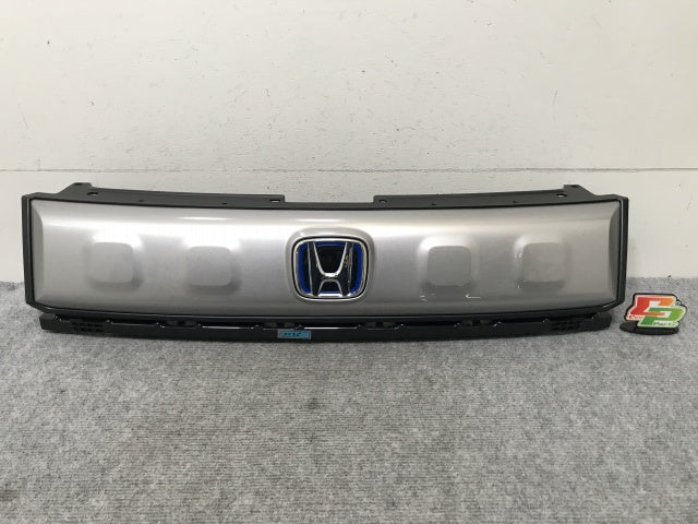 新車取り外し!フリード クロスター GT2/GT4 e:HEV/GT6/GT8 純正 フロント グリル/ラジエーターグリル 71202-33F-N01-M1 ホンダ(139127)