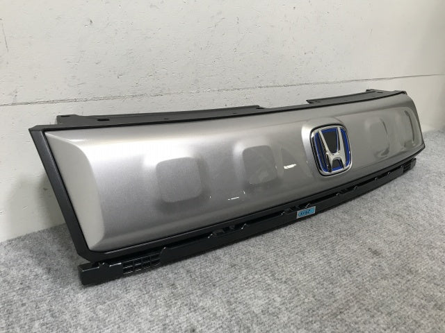 新車取り外し!フリード クロスター GT2/GT4 e:HEV/GT6/GT8 純正 フロント グリル/ラジエーターグリル 71202-33F-N01-M1 ホンダ(139127)