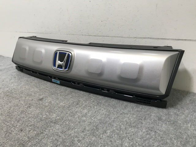 新車取り外し!フリード クロスター GT2/GT4 e:HEV/GT6/GT8 純正 フロント グリル/ラジエーターグリル 71202-33F-N01-M1 ホンダ(139127)