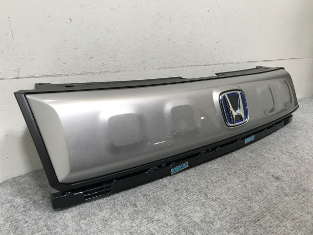 新車取り外し!フリード クロスター GT2/GT4 e:HEV/GT6/GT8 純正 フロント グリル/ラジエーターグリル 71202-33F-N01-M1 ホンダ(139167)