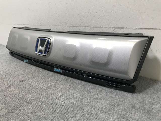 新車取り外し!フリード クロスター GT2/GT4 e:HEV/GT6/GT8 純正 フロント グリル/ラジエーターグリル 71202-33F-N01-M1 ホンダ(139167)