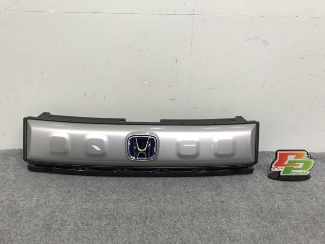 新車取り外し!フリード クロスター GT2/GT4/e:HEV/GT6/GT8 純正 フロント グリル/ラジエーターグリル 71202-33F-N01-M1 ホンダ(139169)