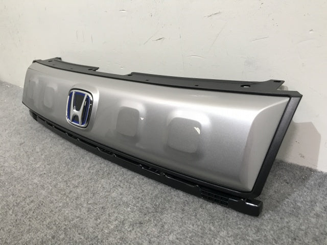 新車取り外し!フリード クロスター GT2/GT4/e:HEV/GT6/GT8 純正 フロント グリル/ラジエーターグリル 71202-33F-N01-M1 ホンダ(139169)