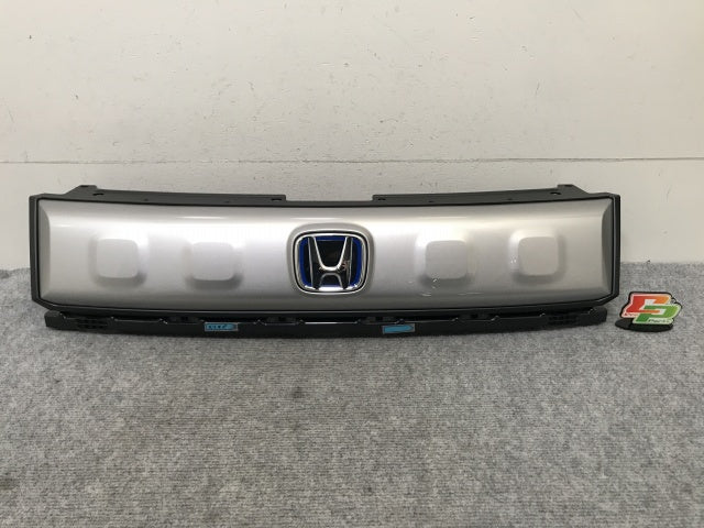 新車取り外し!フリード クロスター GT2/GT4 e:HEV/GT6/GT8 純正 フロント グリル/ラジエーターグリル 71202-33F-N01-M1 ホンダ(139170)