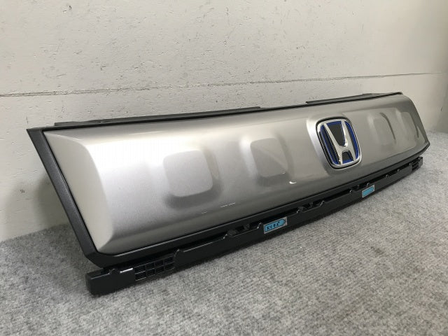 新車取り外し!フリード クロスター GT2/GT4 e:HEV/GT6/GT8 純正 フロント グリル/ラジエーターグリル 71202-33F-N01-M1 ホンダ(139170)