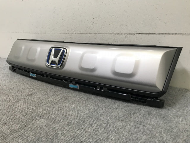 新車取り外し!フリード クロスター GT2/GT4 e:HEV/GT6/GT8 純正 フロント グリル/ラジエーターグリル 71202-33F-N01-M1 ホンダ(139170)