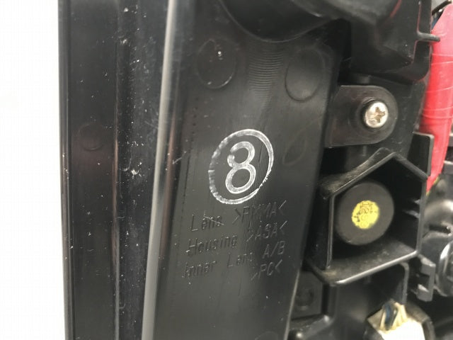 アルファード 30系/AGH30W/AGH35W/GGH30W/GGH35W/AYH30W 純正 後期 右 テールランプ/ライト/レンズ LED 刻印8 KOITO 58-76(139213)