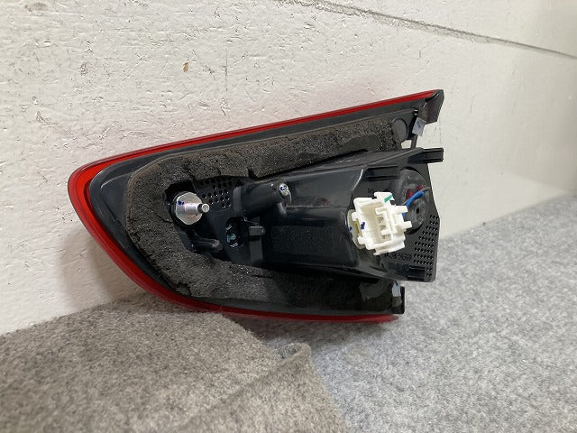 MAZDA2/マツダ2 DJLFS/DJLAS/DJ5FS/DJ5AS 純正 左 フィニッシャーランプ/テールランプ/ライト/レンズ LED KOITO 132-8N01L マツダ(139283)