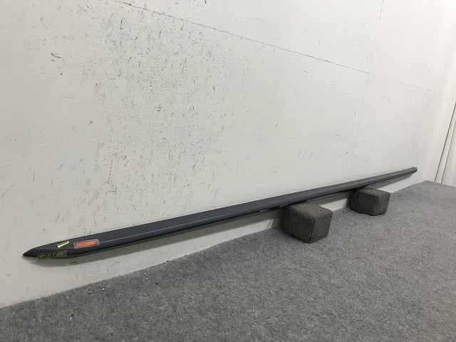 新品!A4(B9) 8W 系 純正 右 サイド モール 8W0 853 932 未塗装 アウディ(139428)