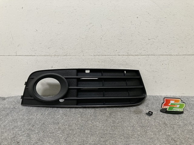 新品!A4(B8) 8K 系/2007-2015 純正 右 フォグカバー/フォグランプカバー 8K0 807 682 A 8K0807682A01C 素地 アウディ(139462)