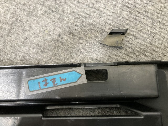 新品!A4(B8) 8K 系/2007-2015 純正 右 フォグカバー/フォグランプカバー 8K0 807 682 A 8K0807682A01C 素地 アウディ(139462)