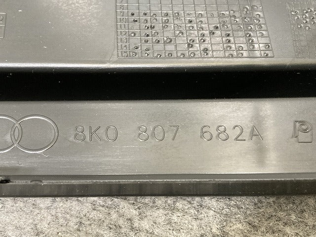新品!A4(B8) 8K 系/2007-2015 純正 右 フォグカバー/フォグランプカバー 8K0 807 682 A 8K0807682A01C 素地 アウディ(139462)