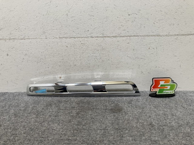 新品!GLAクラス H247 純正 右 フロント ラジエターグリルトリム A247 888 4600 A2478884600 メッキ メルセデスベンツ(139514)