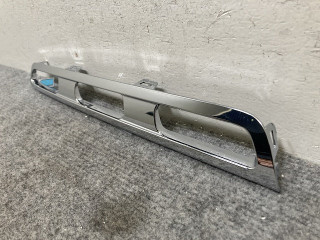 新品!GLAクラス H247 純正 右 フロント ラジエターグリルトリム A247 888 4600 A2478884600 メッキ メルセデスベンツ(139514)