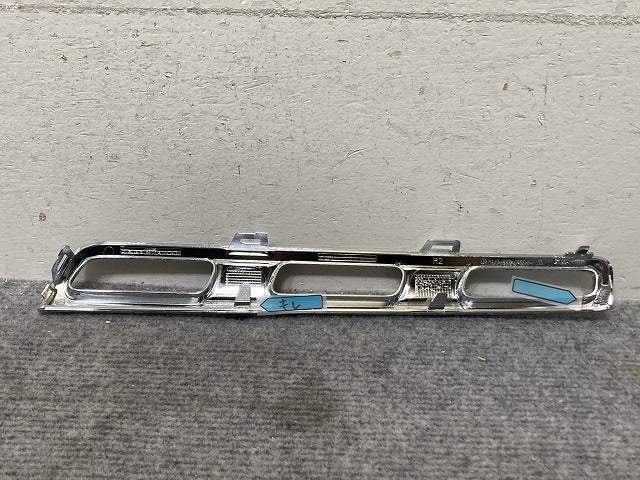 新品!GLAクラス H247 純正 右 フロント ラジエターグリルトリム A247 888 4600 A2478884600 メッキ メルセデスベンツ(139514)
