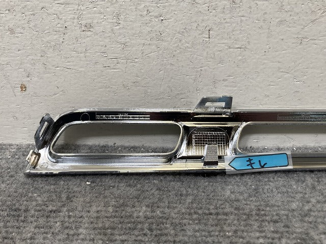 新品!GLAクラス H247 純正 右 フロント ラジエターグリルトリム A247 888 4600 A2478884600 メッキ メルセデスベンツ(139514)