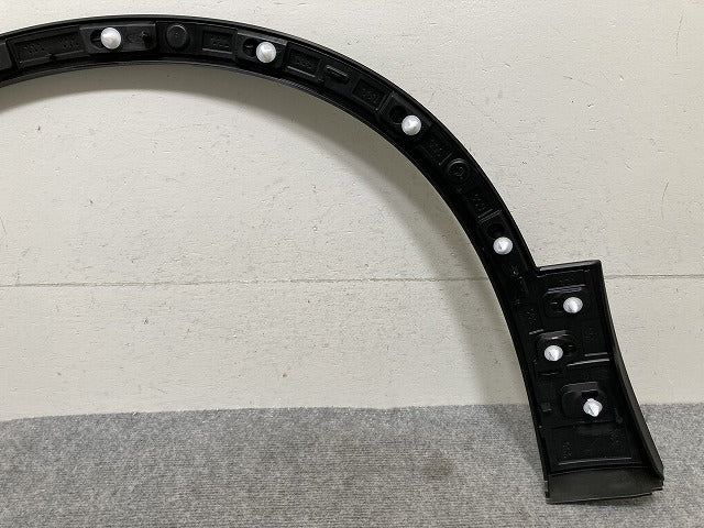 新品!XC40 XB系 純正 右 フロント フェンダーアーチモール/オーバーフェンダー 32409195 素地 ボルボ(139537)