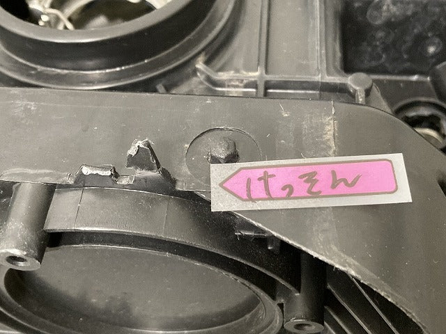 キューブ Z12/NZ12 純正 右 ヘッドライト/ランプ ハロゲン レベライザー 刻印ZA STANLEY P8190 R 日産(139540)