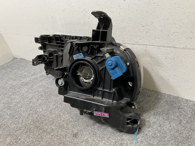 キューブ Z12/NZ12 純正 右 ヘッドライト/ランプ ハロゲン レベライザー 刻印ZA STANLEY P8190 R 日産(139540)