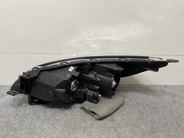 プレマシー/ラフェスタ CW/CWEAW/CWEFW/CWFFW 純正 右 ヘッドライト/ランプ レベライザーハロゲン 刻印エ STANLEY P9566R マツダ(139551)