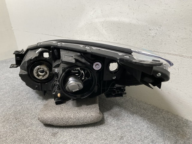 プレマシー/ラフェスタ CW/CWEAW/CWEFW/CWFFW 純正 右 ヘッドライト/ランプ レベライザーハロゲン 刻印エ STANLEY P9566R マツダ(139551)