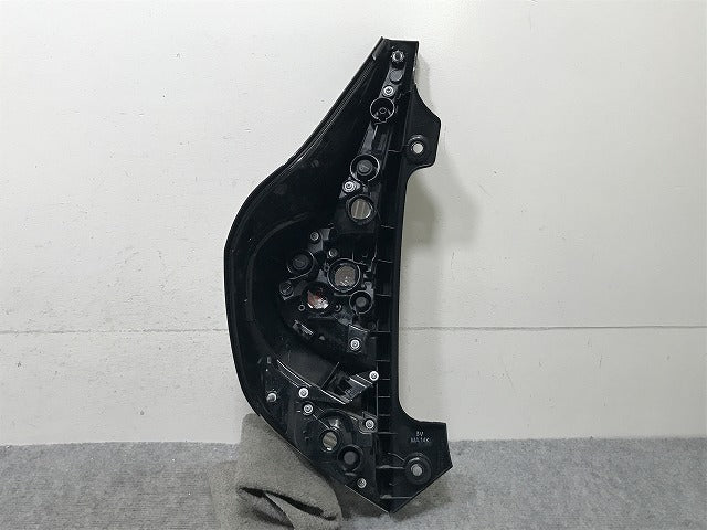 アクア/AQUA NHP10 純正 後期 右 テールランプ/ライト/レンズ LED 刻印K STANLEY 52-309 トヨタ(139582)