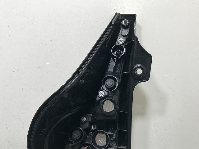 アクア/AQUA NHP10 純正 後期 右 テールランプ/ライト/レンズ LED 刻印K STANLEY 52-309 トヨタ(139582)