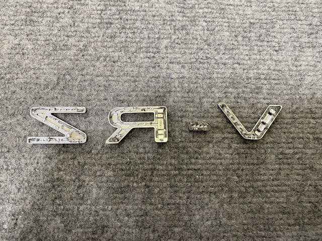 新車取り外し!ZR-V/ZRV RZ3/RZ4/RZ5/RZ6 純正 エンブレム/オーナメント 75701-TE0-A010-M1 シルバー メタリック ホンダ(139771)