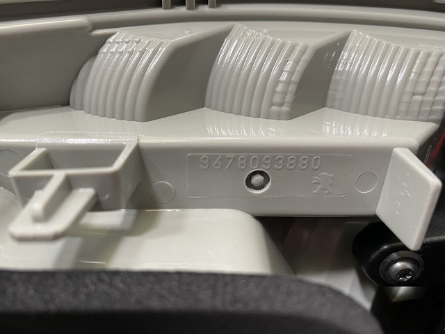 新品!308 SW/T9系 純正 右 テールランプ/ライト/レンズ LED 刻印D VALEO 9678093880 9678093880 プジョー(139871)