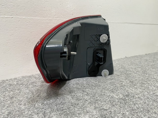 新品!5シリーズ F10 純正 前期 右 テールランプ/ライト/レンズ LED HELLA 173462-02 63217203230 BMW(139893)