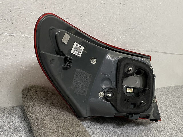 LS/LS460/LS600 USF40/USF41/USF45/USF46/UVF45/UVF46 純正 前期 右 テールランプ/ライト/レンズ LED KOITO 50-89 レクサス(139904)