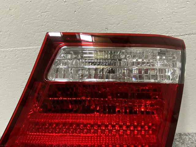 LS/LS460/LS600 USF40/USF41/USF45/USF46/UVF45/UVF46 純正 前期 右 フィニッシャーランプ/テールランプ/ライト/レンズ LED 50-91(139910)