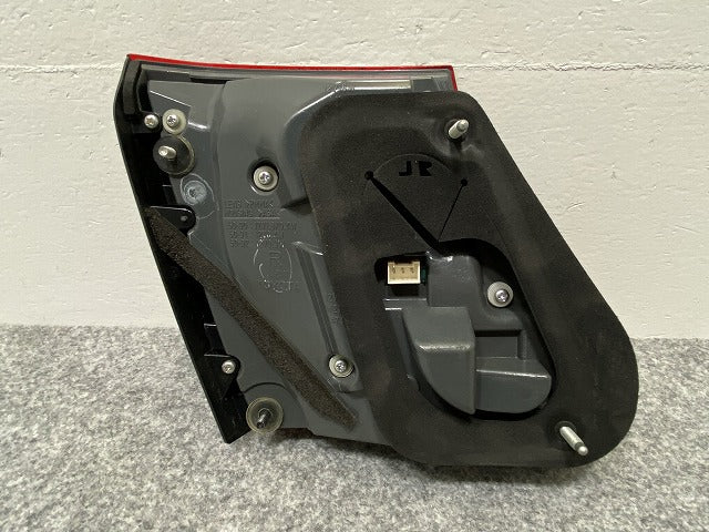 LS/LS460/LS600 USF40/USF41/USF45/USF46/UVF45/UVF46 純正 前期 右 フィニッシャーランプ/テールランプ/ライト/レンズ LED 50-91(139910)