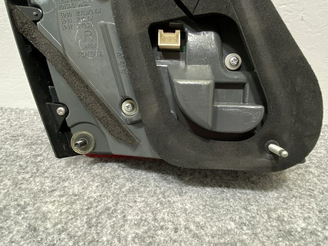 LS/LS460/LS600 USF40/USF41/USF45/USF46/UVF45/UVF46 純正 前期 右 フィニッシャーランプ/テールランプ/ライト/レンズ LED 50-91(139910)
