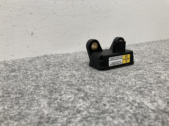 新品!デミオ スカイアクティブ DEJFS 純正  ヨーレートセンサー C465-437Y1 C465-43-7Y1 マツダ(139929)
