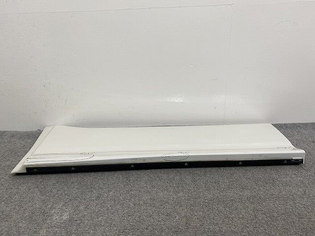 ヴォクシー/ノア Si/ZS 80系/ZRR80W/ZRR85W ハイブリッド/ZWR80W 純正 左 フロント サイドパネル 76904-28140 -A0 ホワイト パール(139981)