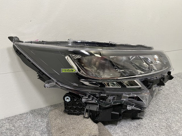 ノア NOAH 90系/MZRA90W/MZRA95W ハイブリッド/ZWR90W/ZWR95W 純正 右 ヘッドライト/ランプ LED レベライザー ICHIKOH V1-1 トヨタ(139996)