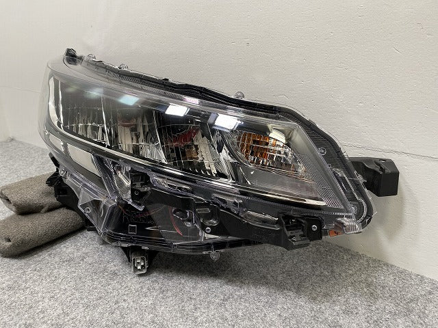 ノア NOAH 90系/MZRA90W/MZRA95W ハイブリッド/ZWR90W/ZWR95W 純正 右 ヘッドライト/ランプ LED レベライザー ICHIKOH V1-1 トヨタ(139996)