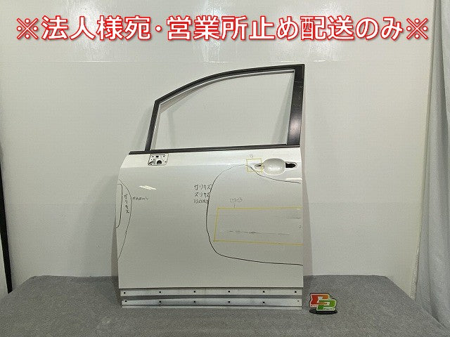 ヴォクシー/ノア 70系/ZRR70G/ZRR75G/ZRR70W/ZRR75W 純正 左 フロント ドア ホワイトパールクリスタルシャイン 070 トヨタ(140005)
