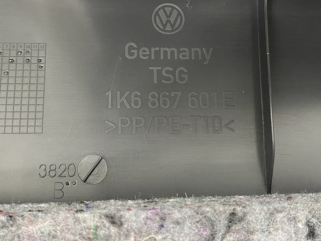 新品!ゴルフ5/GOLFⅤ 1K系 純正 リア トランクトリム 1K6 867 601E 1K6867601E71N 素地 フォルクスワーゲン(140035)