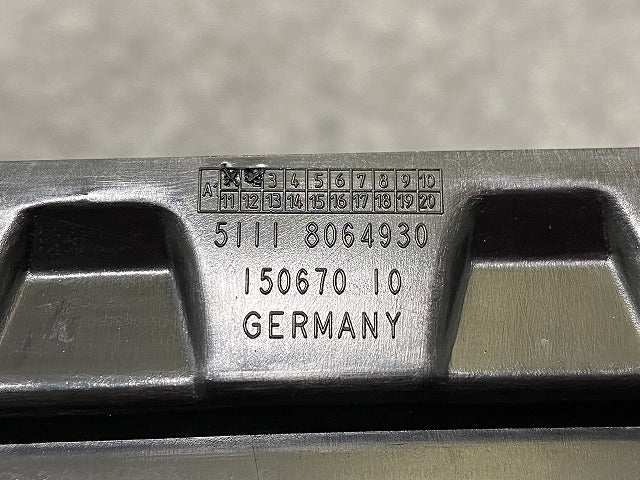 新品!5シリーズ G30/G31/2016-2024 純正 フロント ロア グリル 5111 8064930 51118064930 素地 BMW(140083)