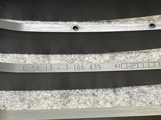 新品!1シリーズ E81/E87 純正 左 フロント グリル/ラジエーターグリル 51.13-7 179 655 51137179655 素地/メッキ BMW(140138)