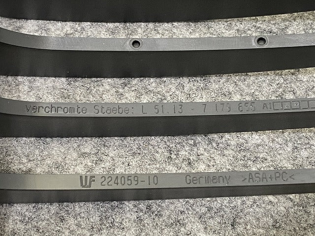 新品!1シリーズ E81/E87 純正 左 フロント グリル/ラジエーターグリル 51.13-7 179 655 51137179655 素地/メッキ BMW(140138)