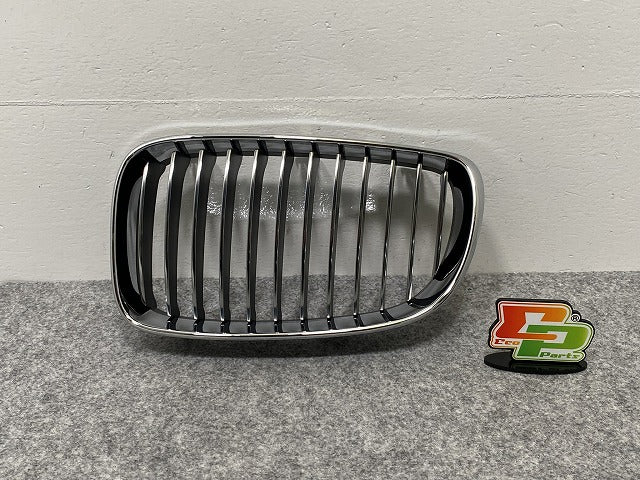 新品!1シリーズ E81/E87 純正 左 フロント グリル/ラジエーターグリル 51.13-7 179 655 51137179655 素地/メッキ BMW(140139)