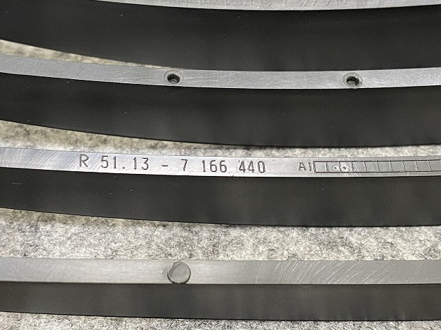 新品!1シリーズ E81/E87 純正 右 フロント グリル/ラジエーターグリル 51.13-7 179 656 51137179656 素地/メッキ BMW(140140)