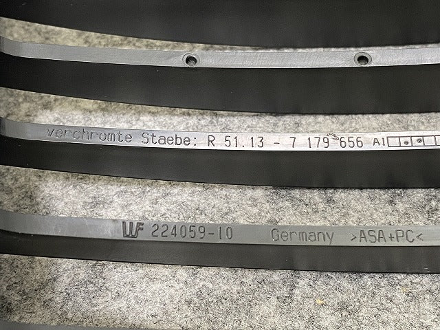 新品!1シリーズ E81/E87 純正 右 フロント グリル/ラジエーターグリル 51.13-7 179 656 51137179656 素地/メッキ BMW(140140)
