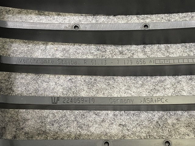 新品!1シリーズ E81/E87 純正 右 フロント グリル/ラジエーターグリル 51.13-7 179 656 51137179656 素地/メッキ BMW(140141)
