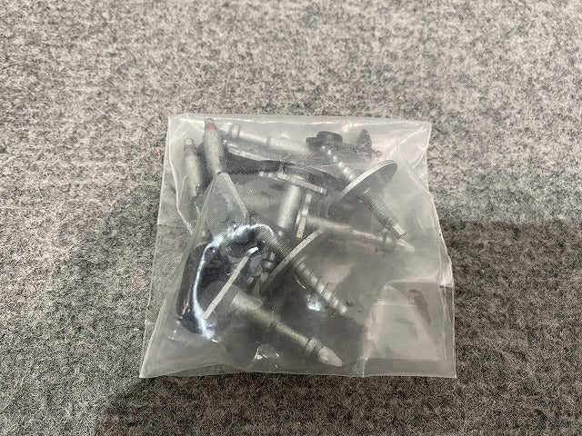 新品!A8(D3) 4E系 純正 リア バンパー 4E0 807 511A 4E0807303EGRU サフ アウディ(140144)