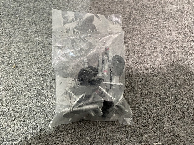 新品!A8(D3) 4E系 純正 リア バンパー 4E0 807 511A 4E0807303EGRU サフ アウディ(140145)